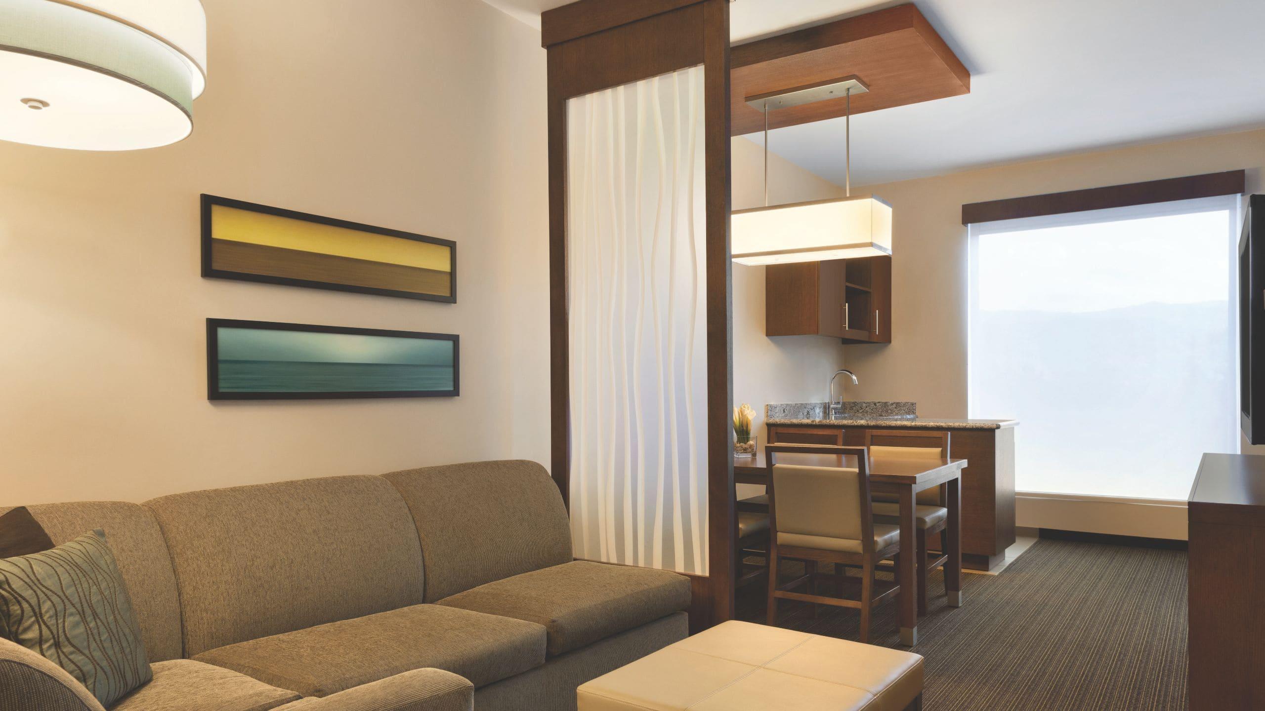 Hotel Hyatt Place San Jose Pinares 3*